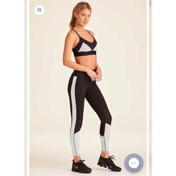 $230 Alala Matching Set: Reef Leggings + Reef Bra Small Black + White - Picture 2 of 16